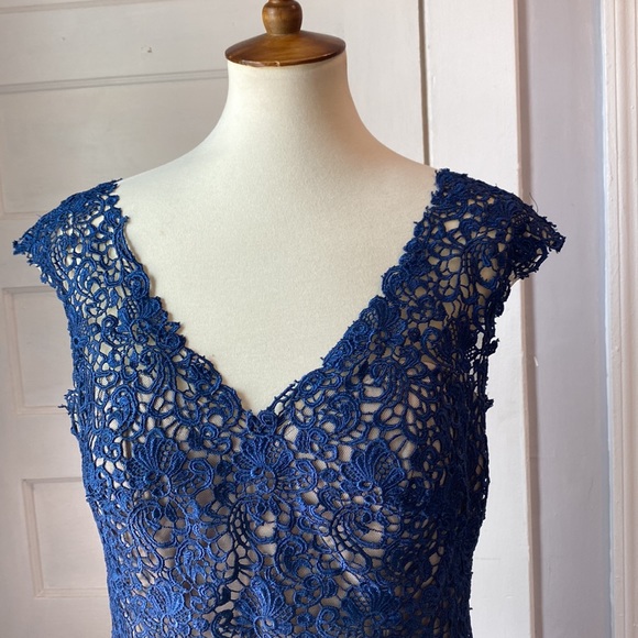 Social Occasions by Mon Cheri Lace Dress, Size 14 - Picture 8 of 17